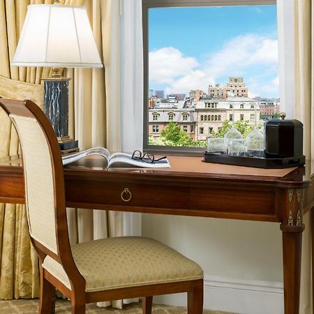 The Newbury Boston Hotel Luaran gambar A writing desk