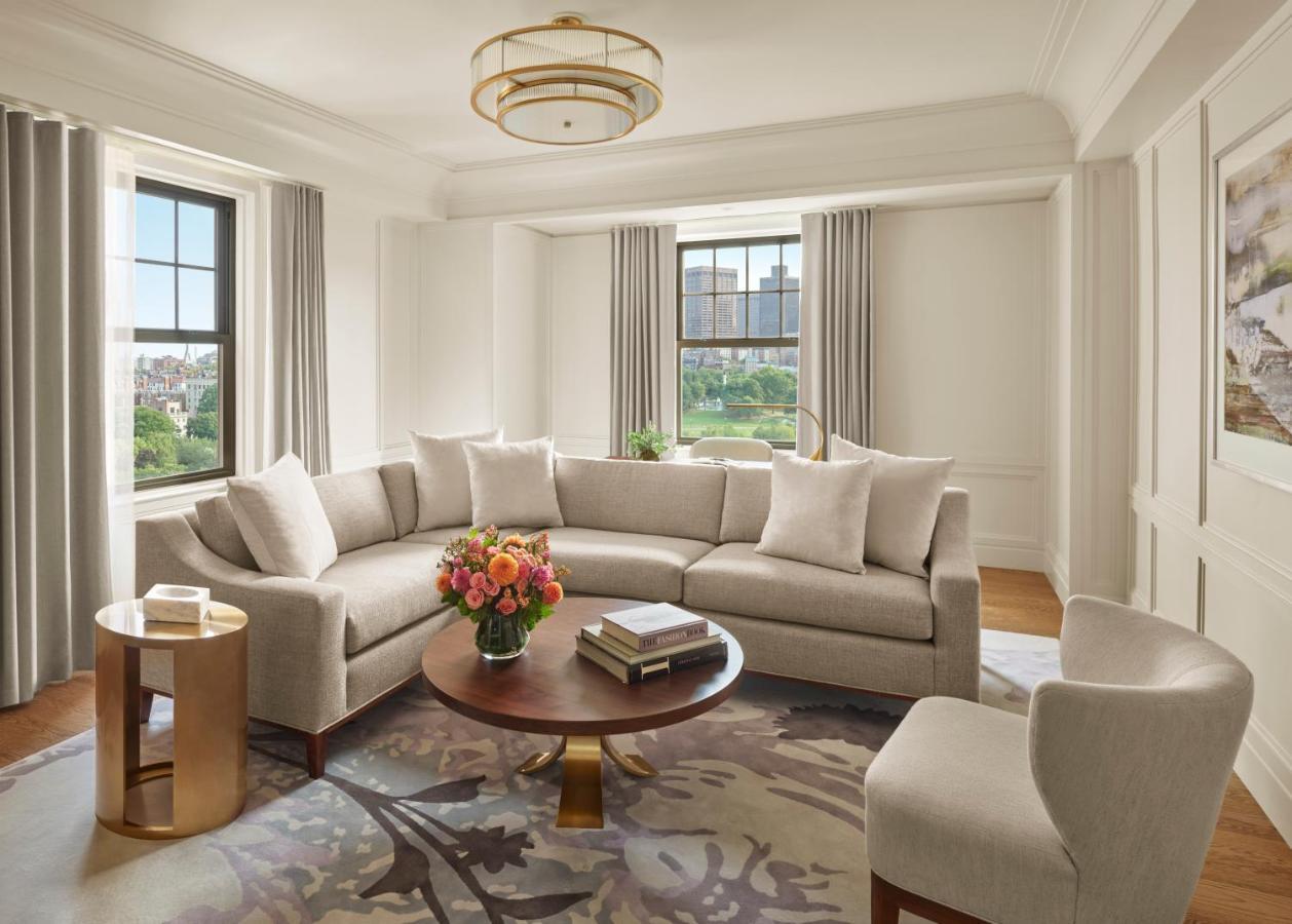 The Newbury Boston Hotel Luaran gambar A living room