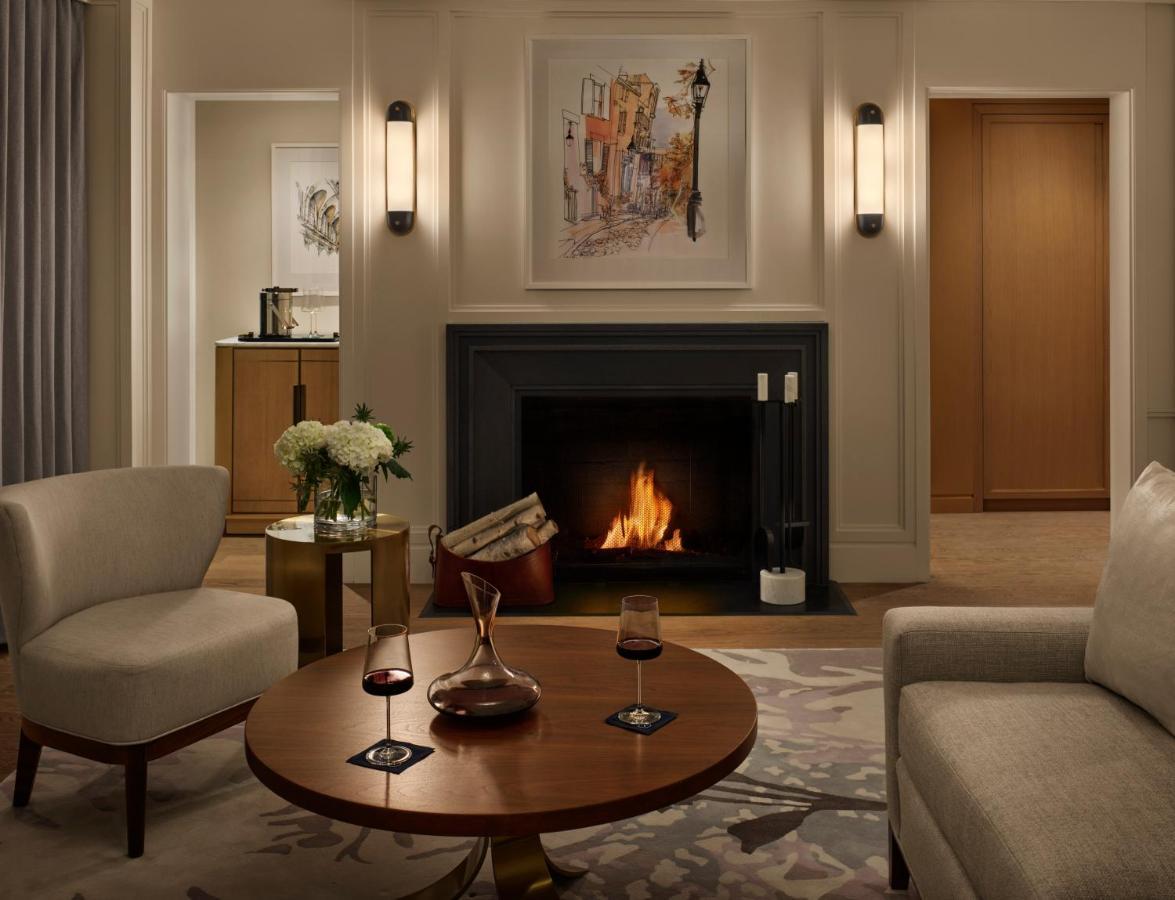 The Newbury Boston Hotel Luaran gambar A living room at The Ritz-Carlton, Washington, D.C.