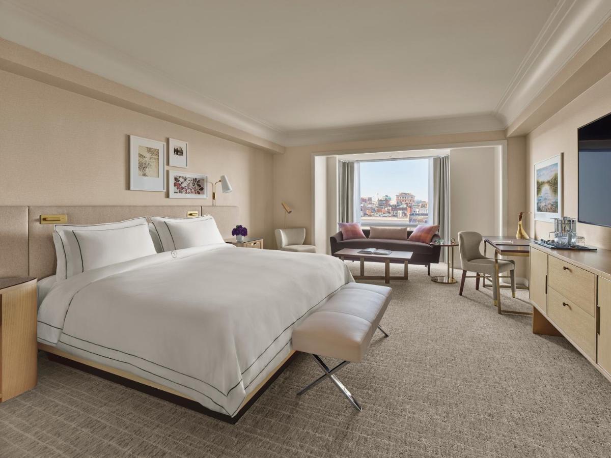The Newbury Boston Hotel Luaran gambar A guest room at the Four Seasons Hotel