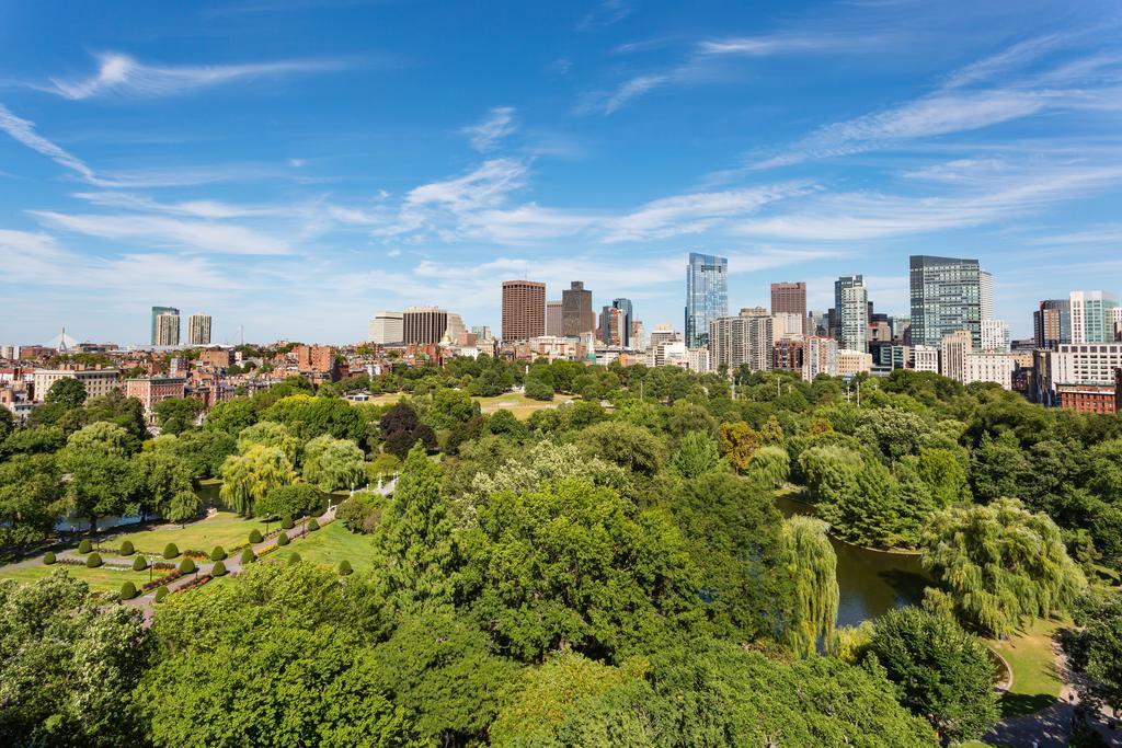The Newbury Boston Hotel Luaran gambar View of Boston from the Public Garden