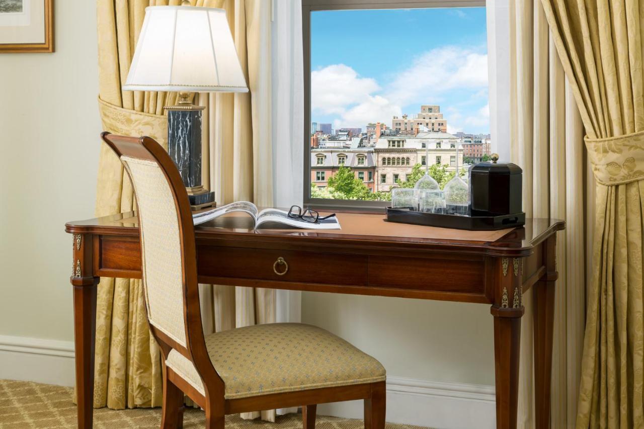 The Newbury Boston Hotel Luaran gambar A writing desk
